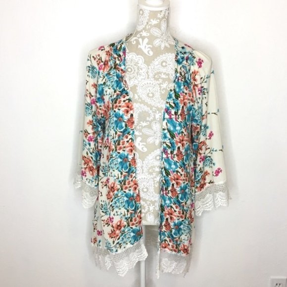 Sweaters - NWT Ivory Floral Open Front Kimono Crochet Sleeve